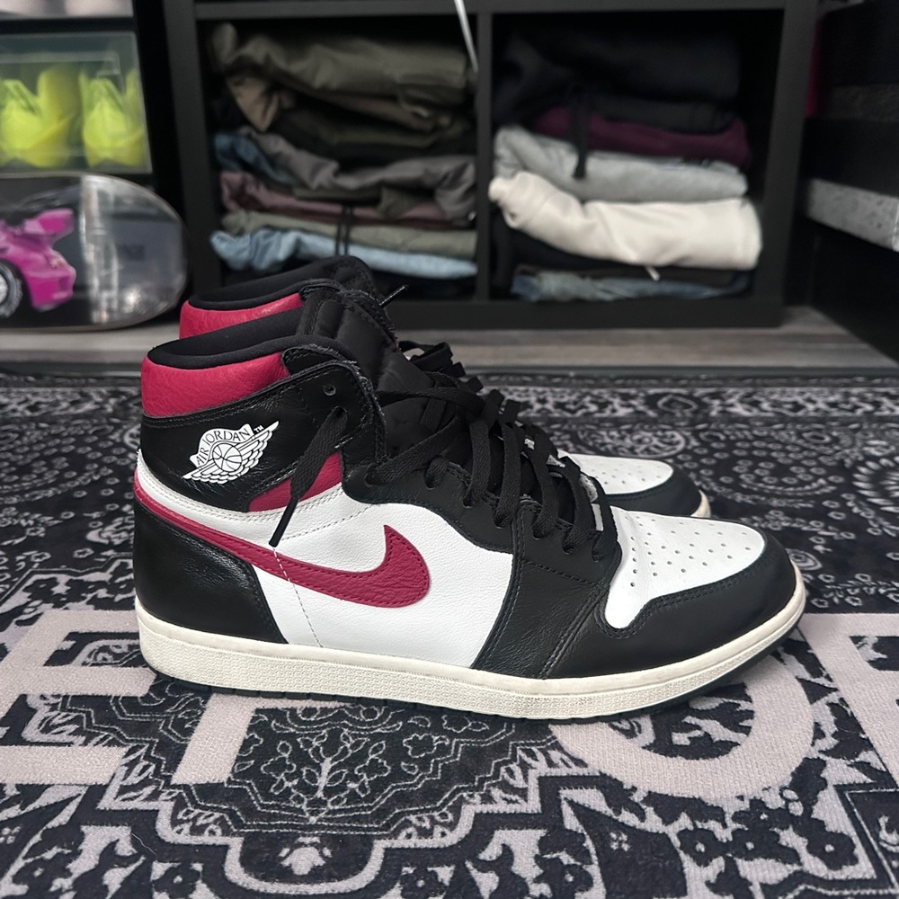 Jordan 1 High OG Black Gym Red